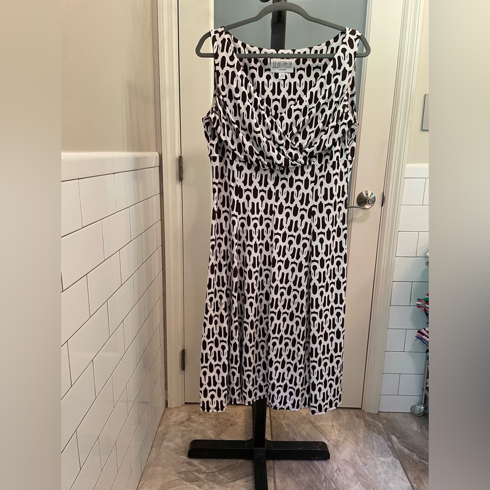 Julian Taylor ladies dress, size 14, great condition!